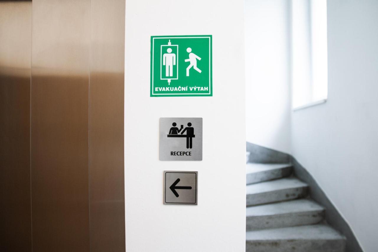 Hostel Mandarinka Прага Екстериор снимка