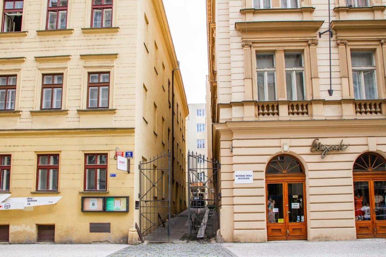 Hostel Mandarinka Прага Екстериор снимка