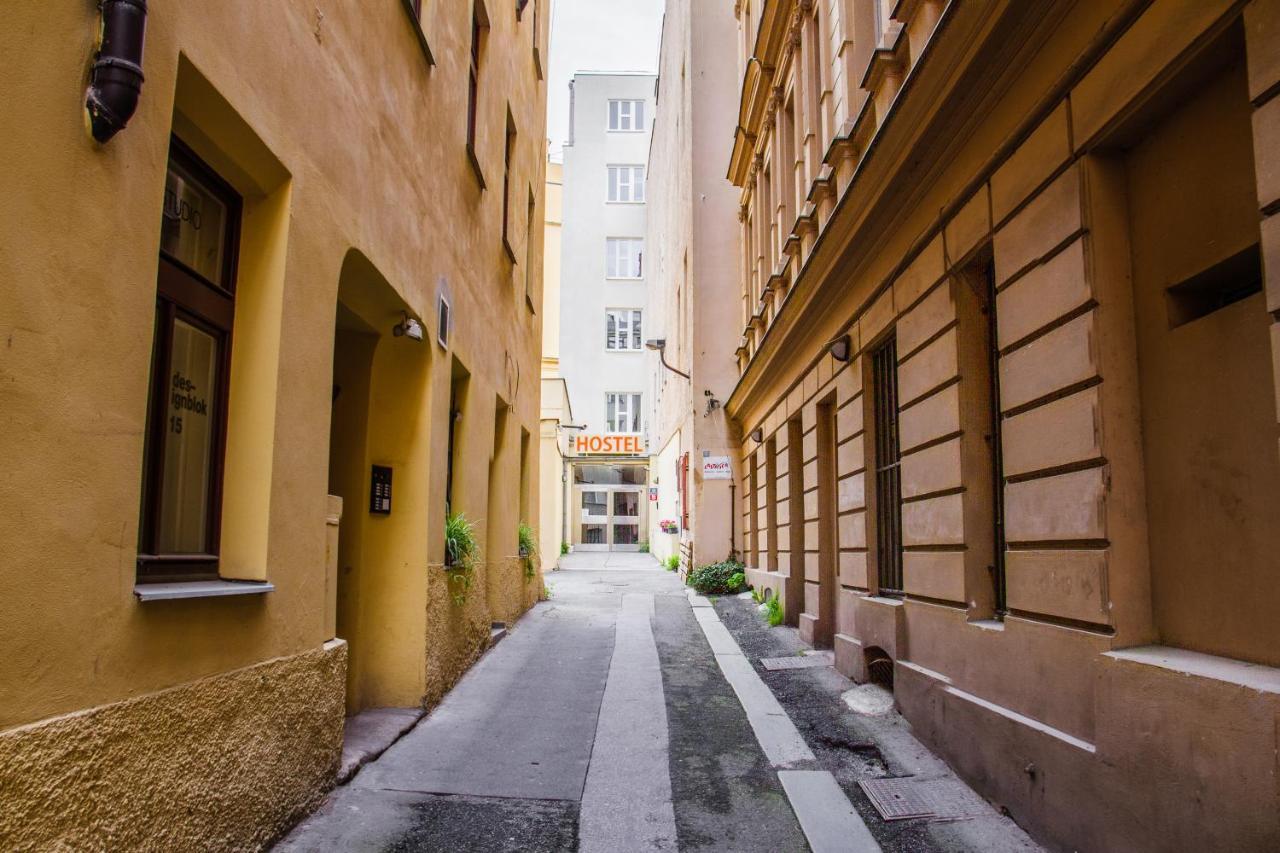 Hostel Mandarinka Прага Екстериор снимка