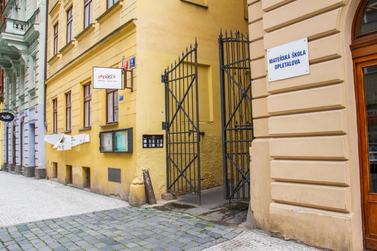 Hostel Mandarinka Прага Екстериор снимка