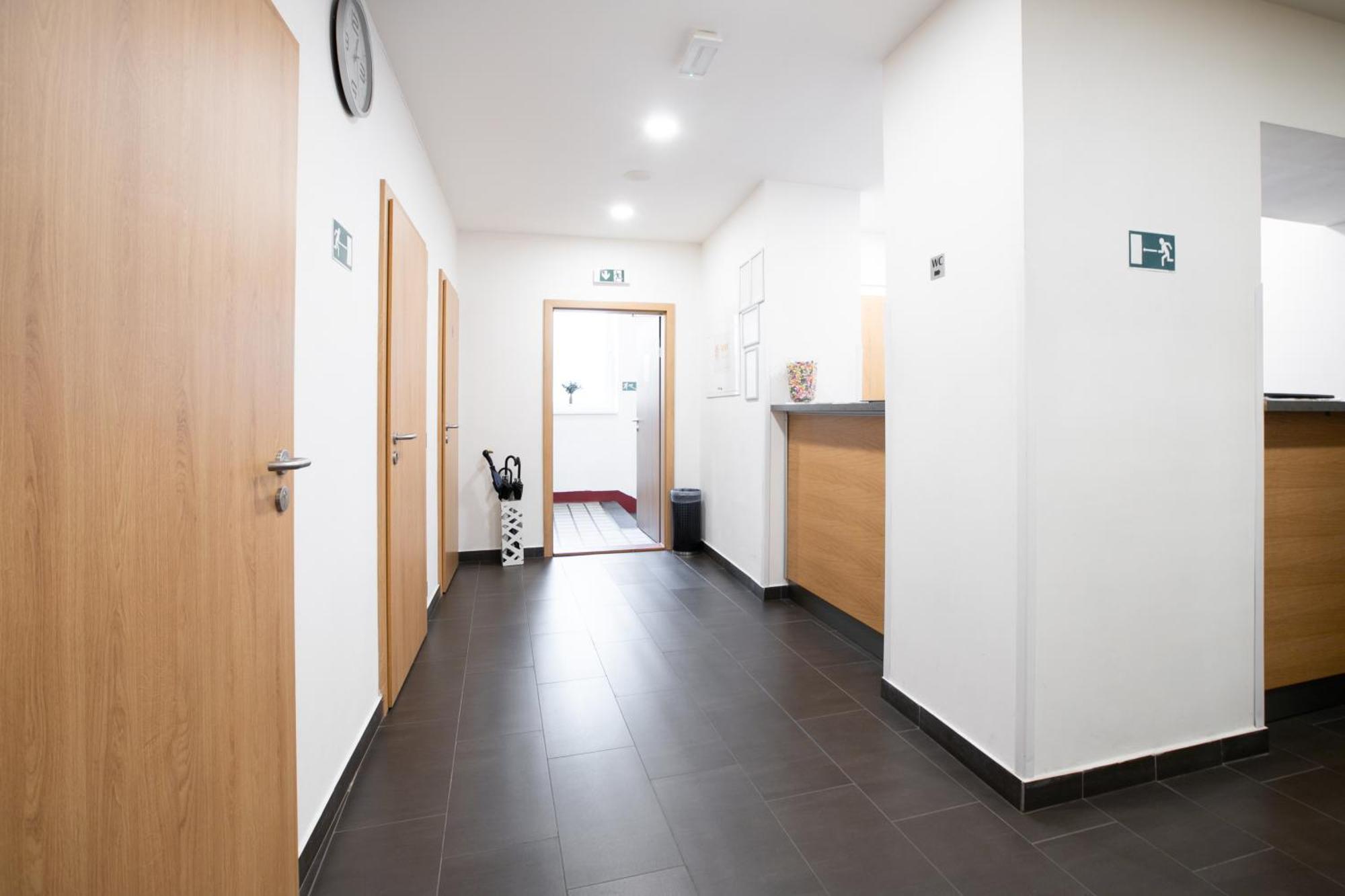 Hostel Mandarinka Прага Екстериор снимка