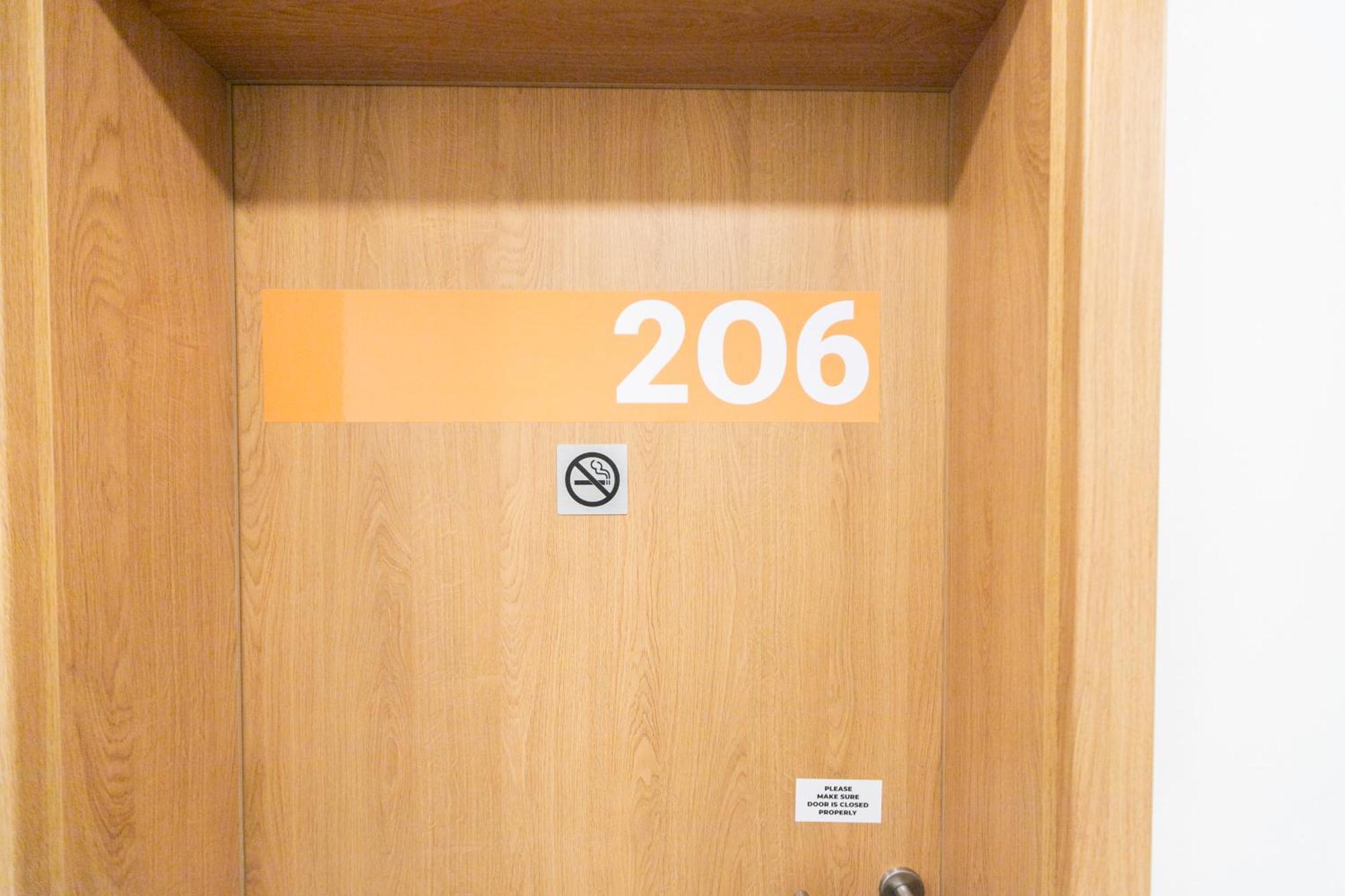 Hostel Mandarinka Прага Екстериор снимка
