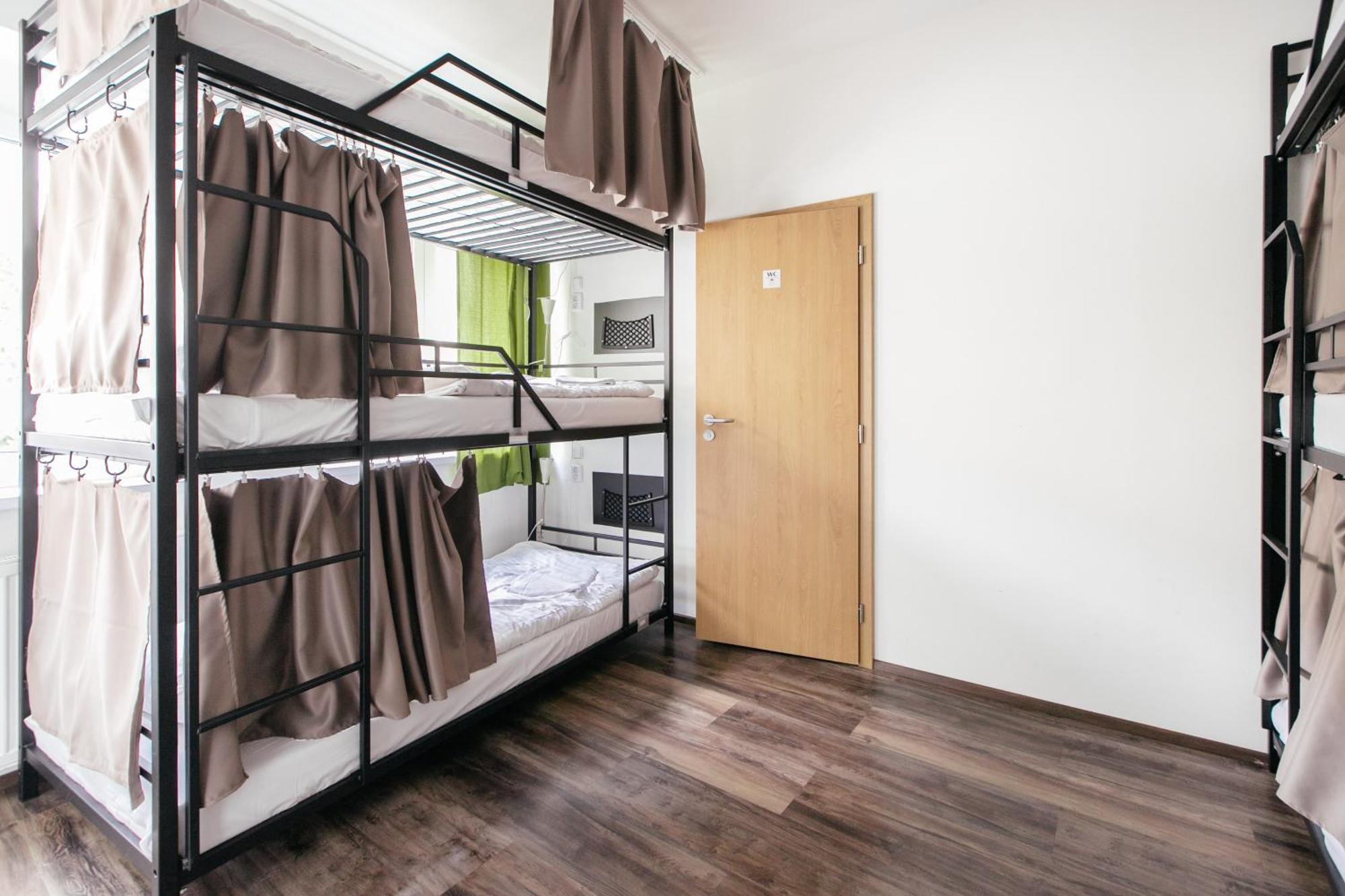 Hostel Mandarinka Прага Екстериор снимка