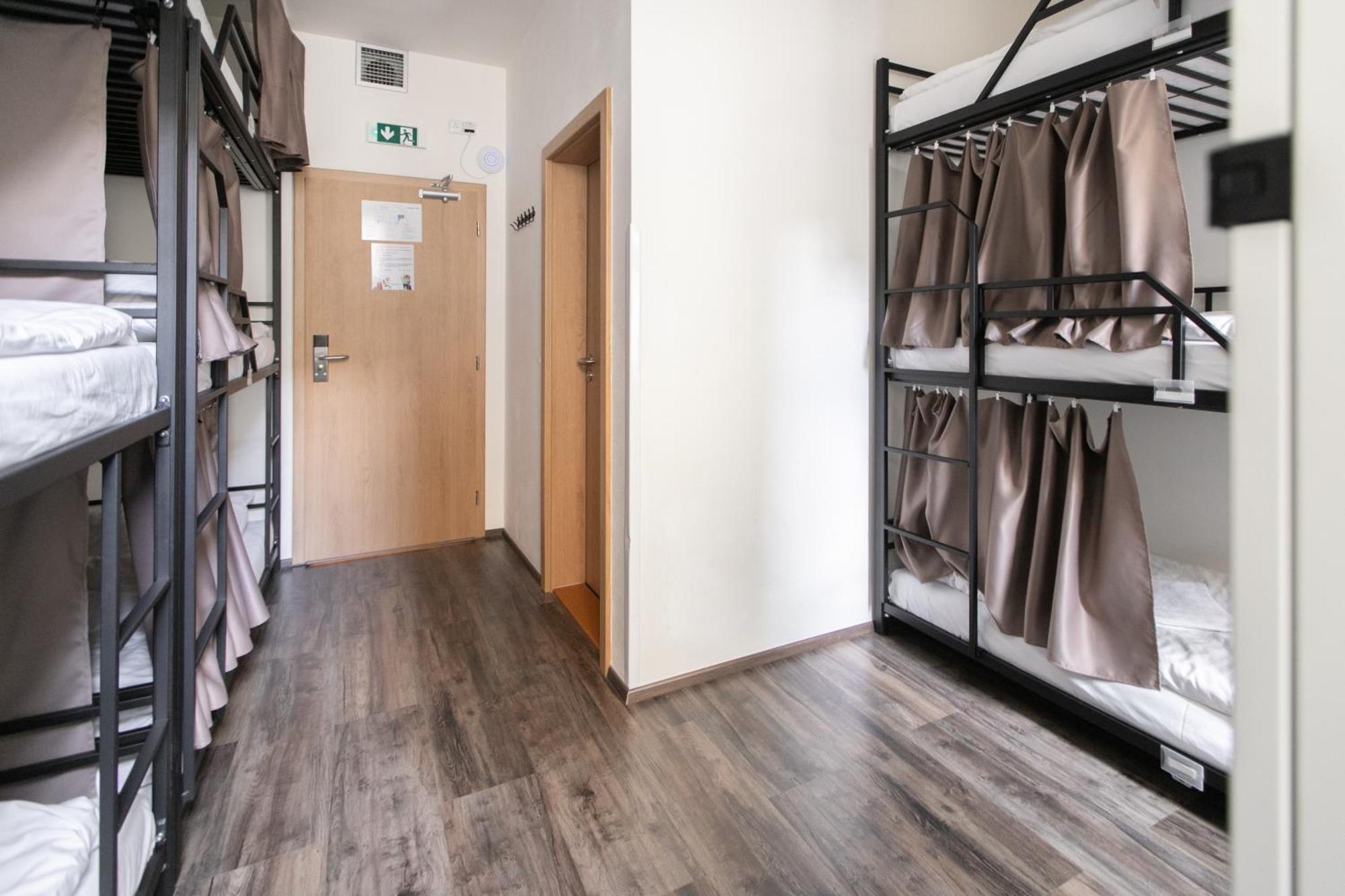 Hostel Mandarinka Прага Екстериор снимка