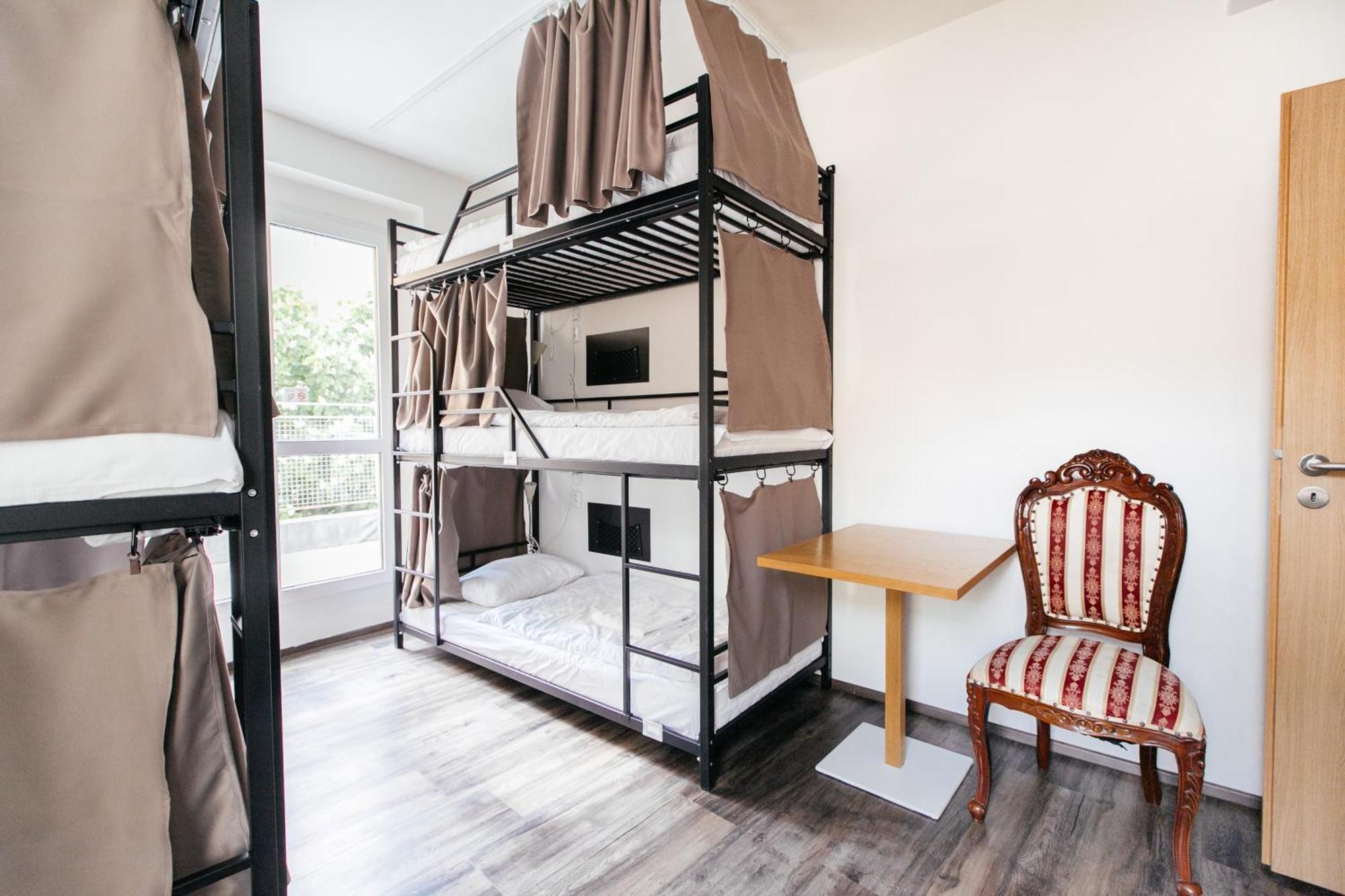 Hostel Mandarinka Прага Екстериор снимка