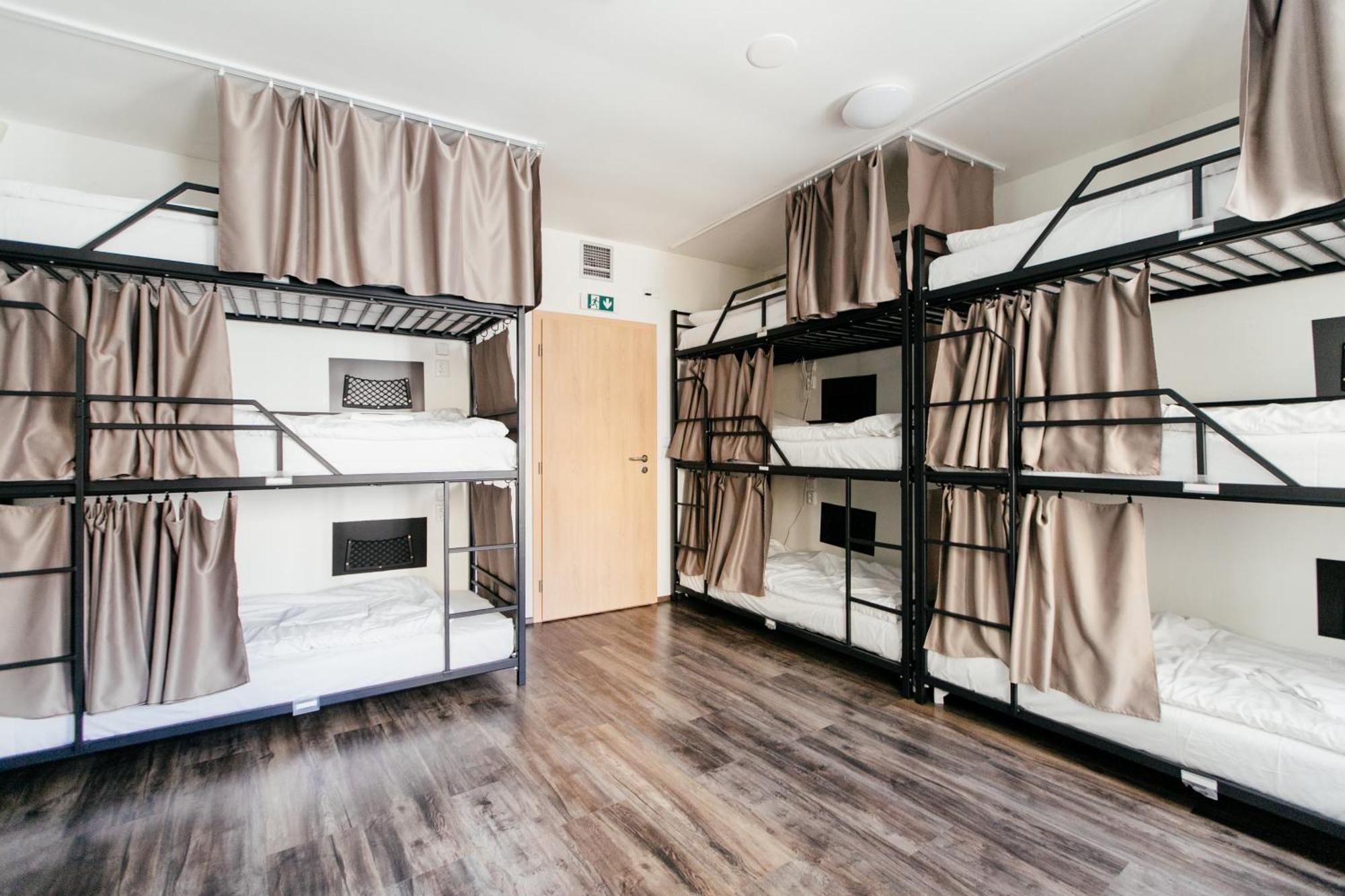 Hostel Mandarinka Прага Екстериор снимка