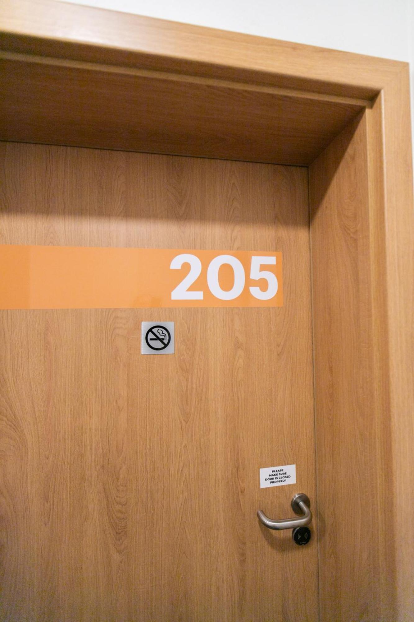 Hostel Mandarinka Прага Екстериор снимка