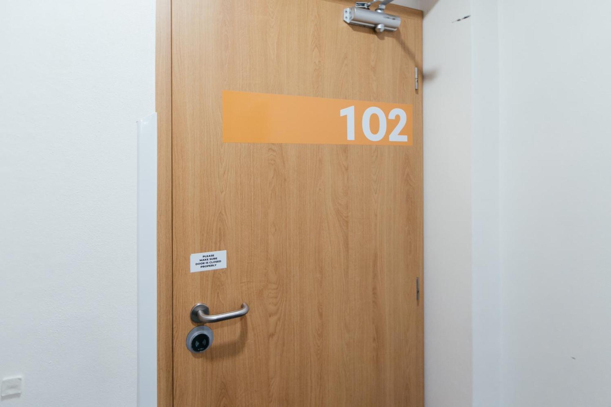 Hostel Mandarinka Прага Екстериор снимка